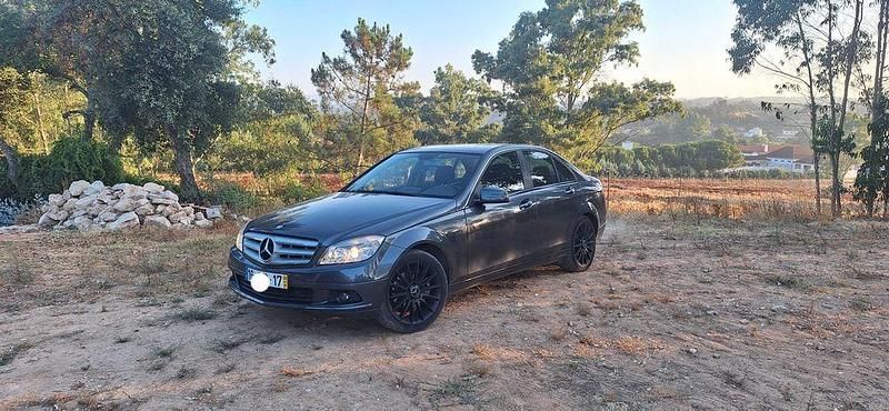Usado 2008 Mercedes C220 Sedan | € 12.500 - Imagem 1/4