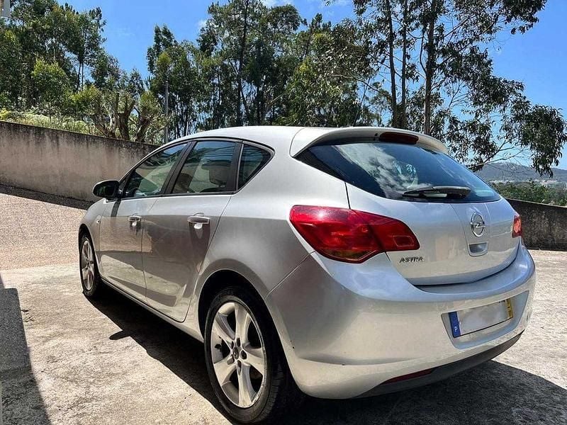 Usado 2010 Opel Astra Cosmo Sedan | € 6.500 - Imagem 1/4