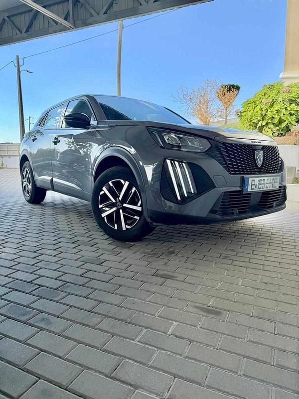 Cinzento Usado 2024 Peugeot 2008 SUV | € 25.000 (Bom preço) - Imagem 1/4