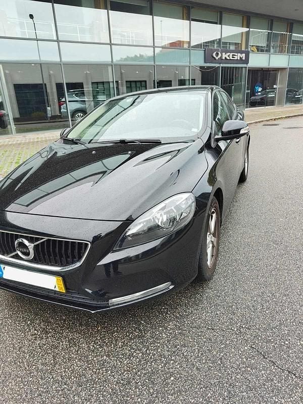 Usado Volvo V40 120 HP (88 kW) 2017 Preto Citadino