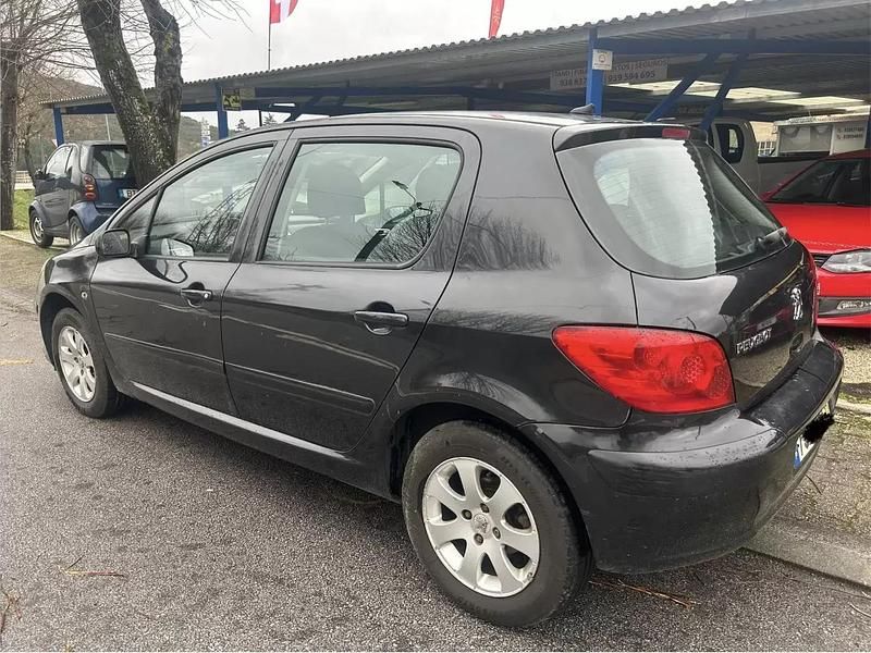 Usado Peugeot 307 Premium 90 HP (66 kW) 2006 Preto