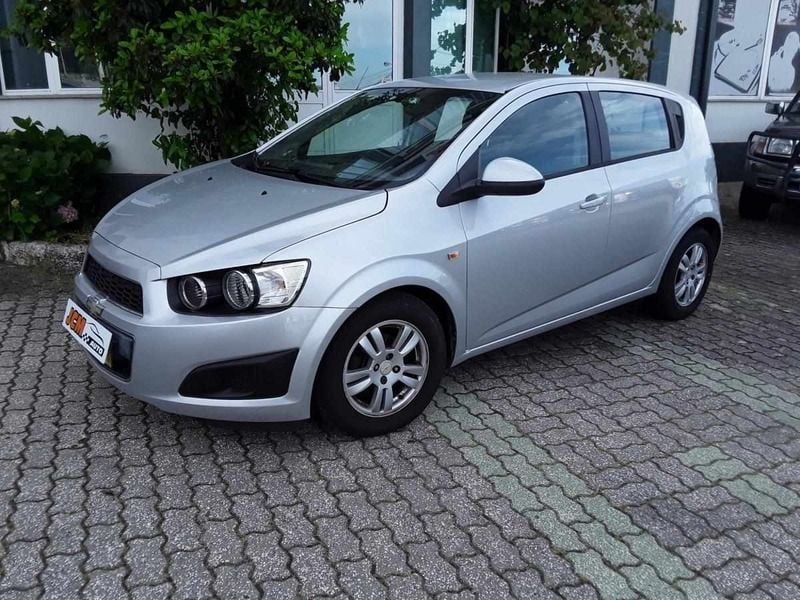 Usado Chevrolet Aveo LS 86 HP (63 kW) 2011 Cinza