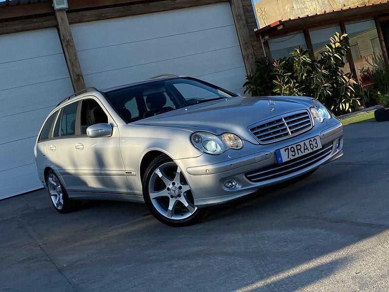 Cinza Usado 2005 Mercedes C220 Elegance Carrinha | € 7.499 - Imagem 1/4