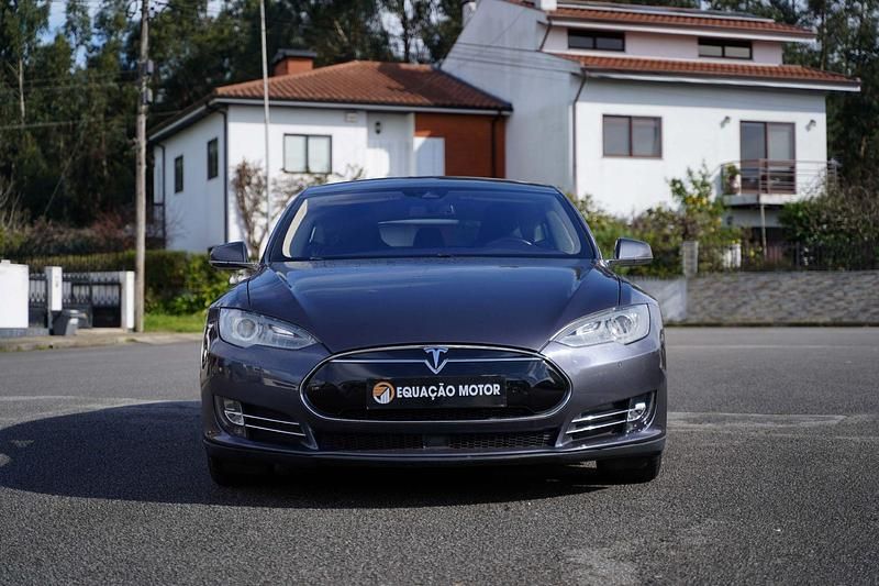 Usado Tesla Model S 314 kW (428 HP) 2015 Cinzento Citadino