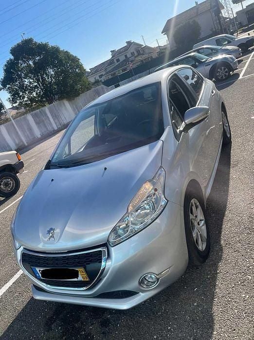 Usado 2014 Peugeot 208 Allure Citadino | € 8.500 (Preço justo) - Imagem 1/3