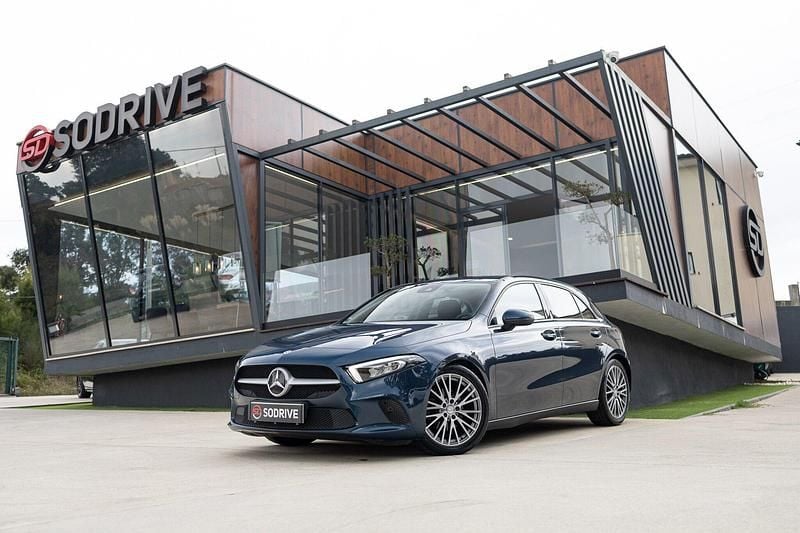 Azul Usado 2020 Mercedes A180 Progressive | € 22.900 (Bom preço) - Imagem 1/4