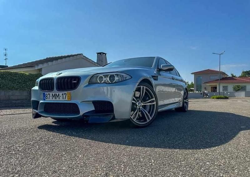 Cinzento Usado 2011 BMW M5 Sedan | € 59.900 - Imagem 1/4