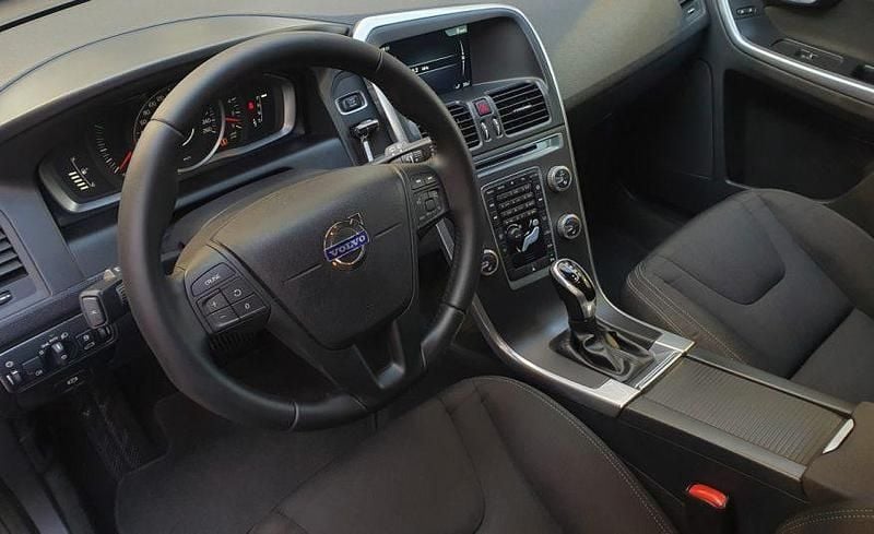 Usado Volvo XC60 181 HP (133 kW) 2014 Preto SUV