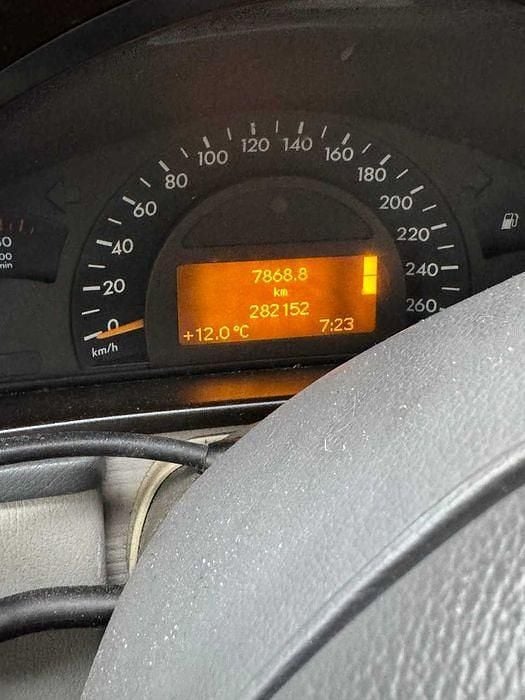 Usado Mercedes C220 140 HP (102 kW) 2003 Sedan