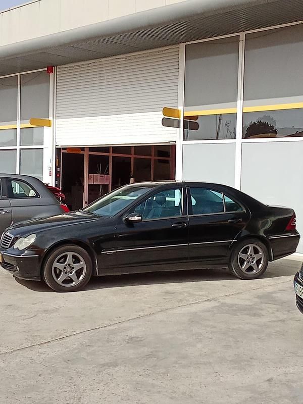 Azul Usado 2003 Mercedes C220 Avantgarde Carrinha | € 5.900 - Imagem 1/4