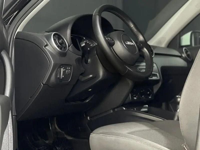 Usado Audi A1 95 HP (69 kW) 2017 Cinza Citadino