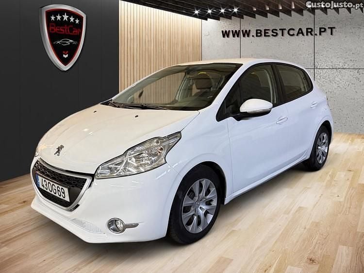 Branco Usado 2013 Peugeot 208 Citadino | € 6.950 (Preço justo) - Imagem 1/1