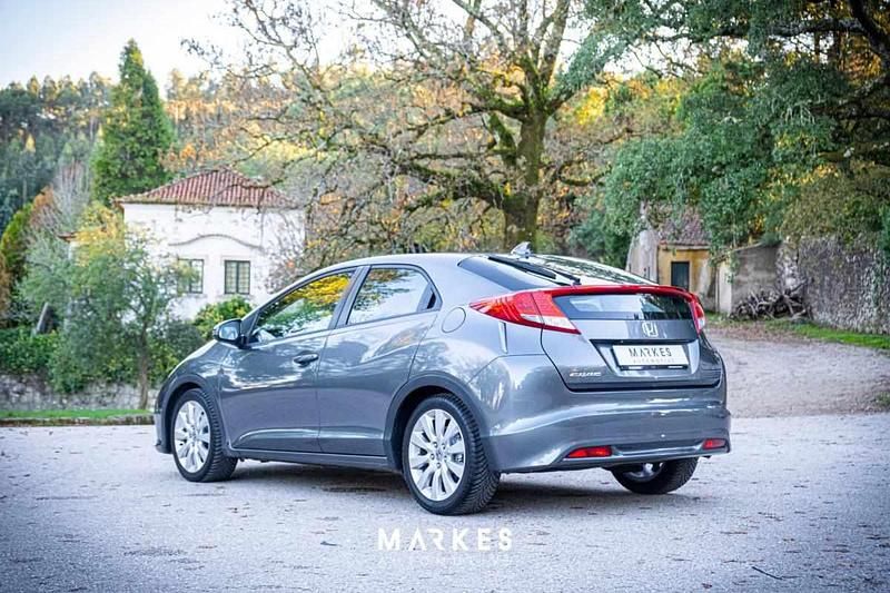 Usado Honda Civic 120 HP (88 kW) 2014 Cinzento