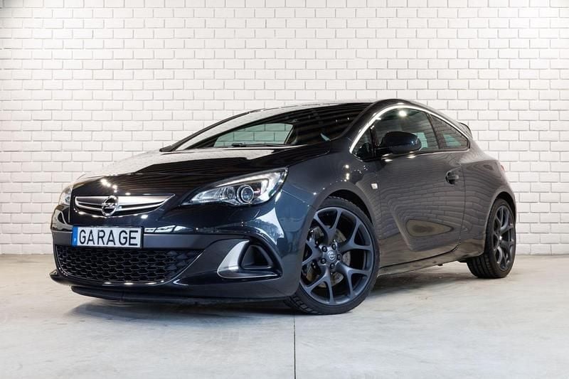 Usado Opel Astra GTC 280 HP (205 kW) 2013 Preto
