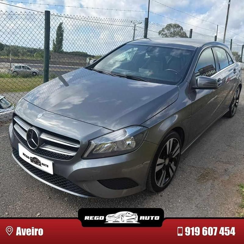 Cinzento Usado 2014 Mercedes 180 Sedan | € 14.500 (Preço justo) - Imagem 1/4
