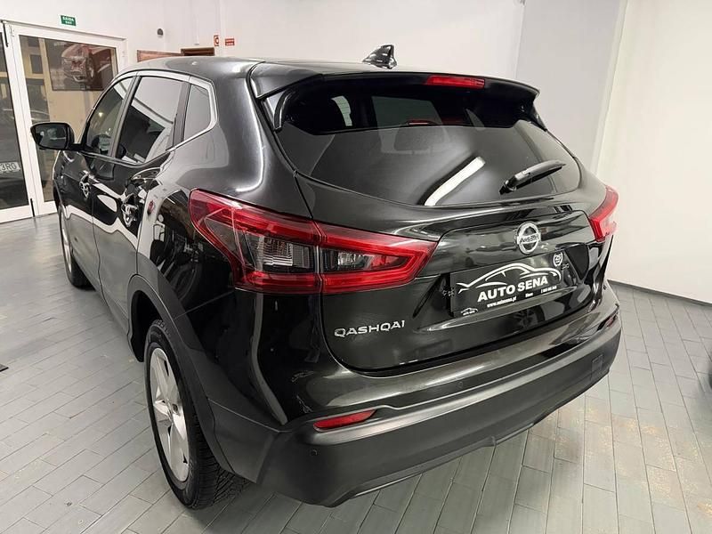 Usado Nissan Qashqai Acenta 115 HP (84 kW) 2018 Preto SUV