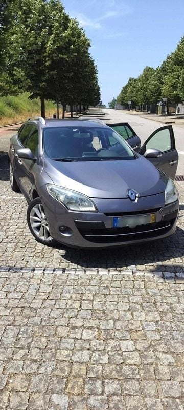 Cinzento Usado 2009 Renault Mégane GrandTour Carrinha | € 5.000 (Bom preço) - Imagem 1/4