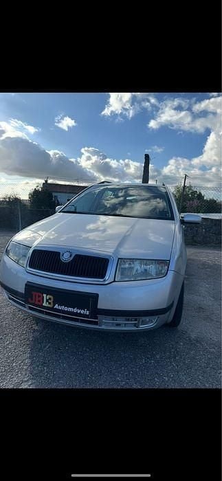 Usado 2004 Skoda Fabia Sedan | € 1.950 (Bom preço) - Imagem 1/4