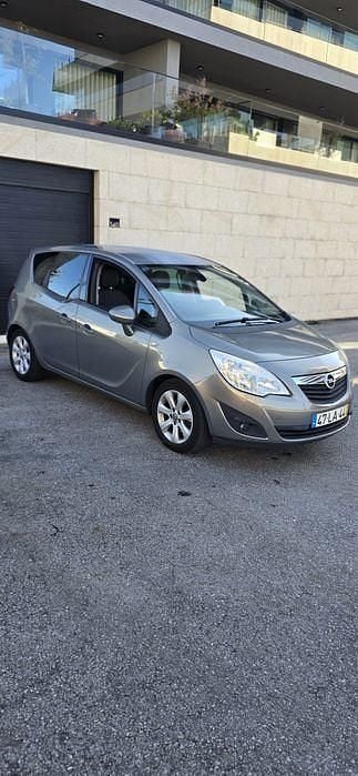 Usado 2010 Opel Meriva Eco Monovolume | € 4.590 (Preço justo) - Imagem 1/4