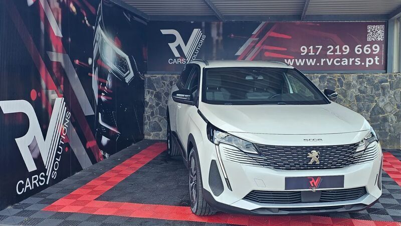 Branco Usado 2024 Peugeot 5008 Allure Monovolume | € 30.450 - Imagem 1/4