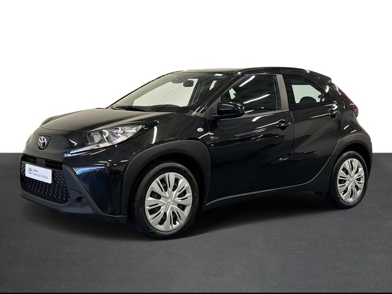 Preto (pintura metalizada) Usado 2023 Toyota Aygo Play Citadino | € 16.750 (Preço justo) - Imagem 1/4