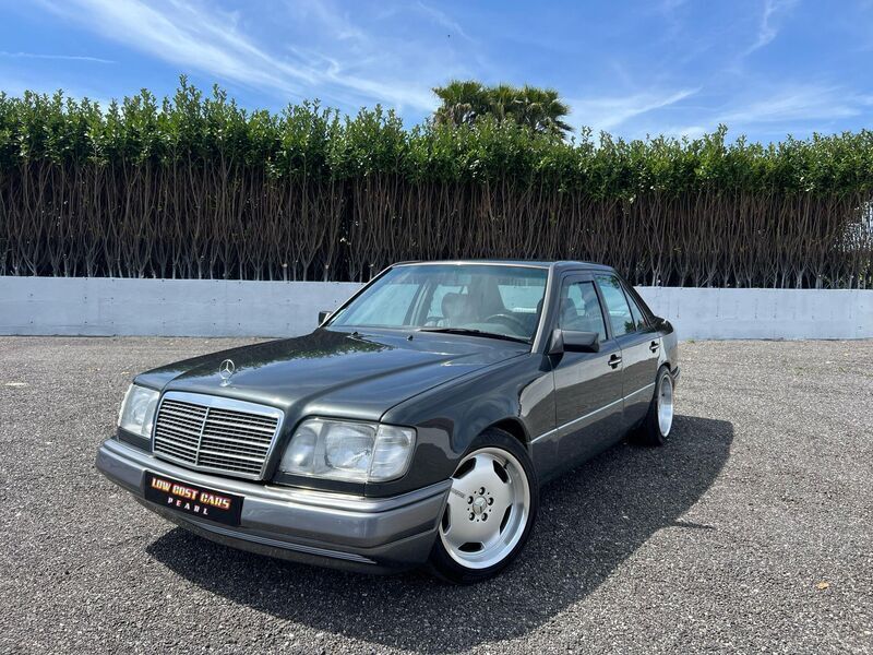 Preto Usado 1993 Mercedes E280 Classic Sedan | € 12.500 - Imagem 1/4