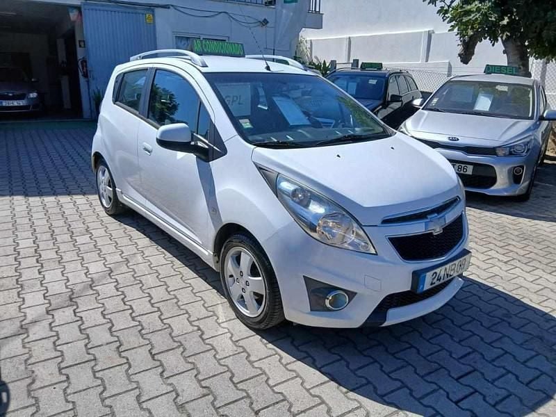 Branco Usado 2012 Chevrolet Spark Citadino | € 5.350 - Imagem 1/4