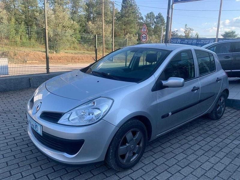 Cinzento Usado 2006 Renault Clio II | € 4.900 (Preço elevado) - Imagem 1/4