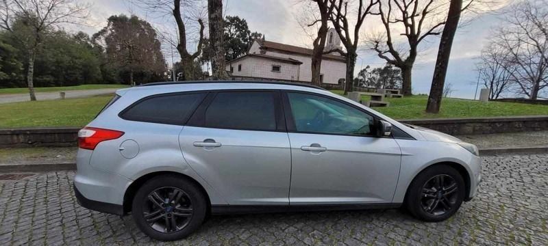 Cinzento Usado 2012 Ford Focus Citadino | € 5.000 (Bom preço) - Imagem 1/4