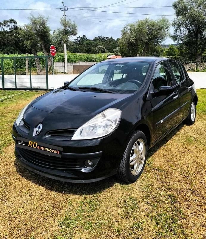Preto Usado 2007 Renault Clio II Dynamique Citadino | € 8.500 - Imagem 1/4