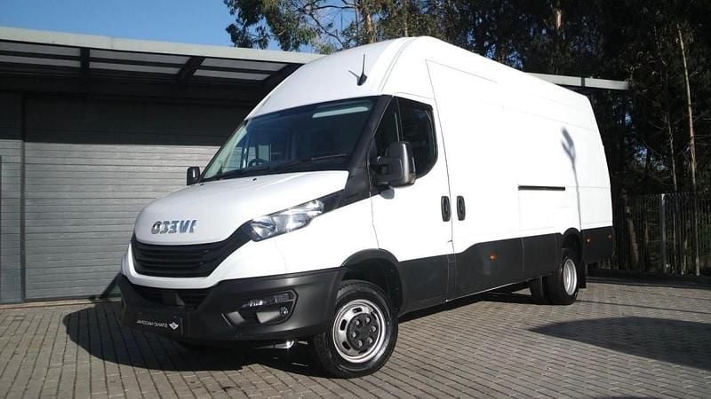Branco Usado 2023 Iveco Daily Sedan | € 33.900 (Preço elevado) - Imagem 1/4