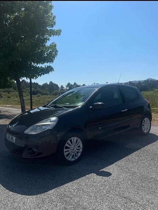 Usado Renault Clio II 75 HP (55 kW) 2009 Preto Citadino