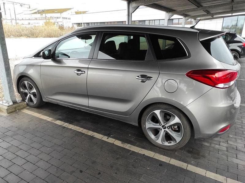 Usado Kia Carens 140 HP (102 kW) 2015 Monovolume