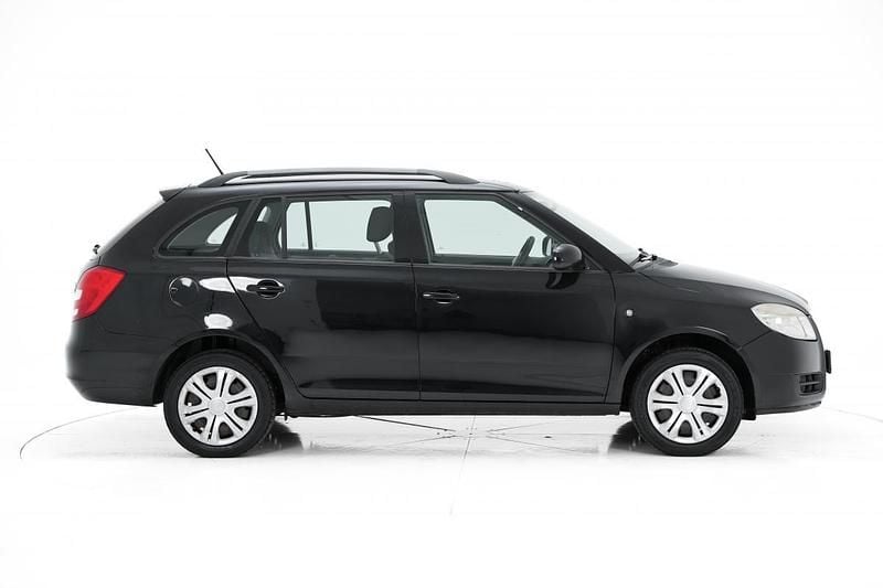Usado Skoda Fabia 70 HP (51 kW) 2010 Preto Carrinha