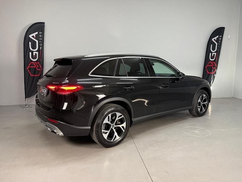Usado Mercedes GLC300 333 HP (244 kW) 2024 Preto SUV