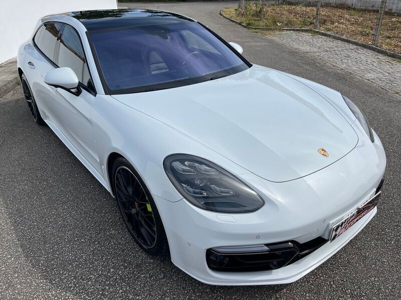 Branco Usado 2018 Porsche Panamera 4 Sedan | € 59.950 - Imagem 1/4