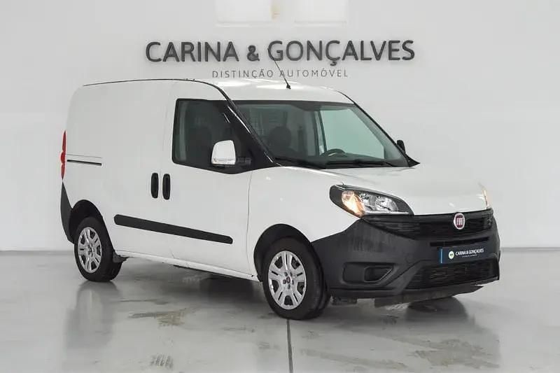 Usado Fiat Doblò Easy 95 HP (69 kW) 2021 Branco Monovolume