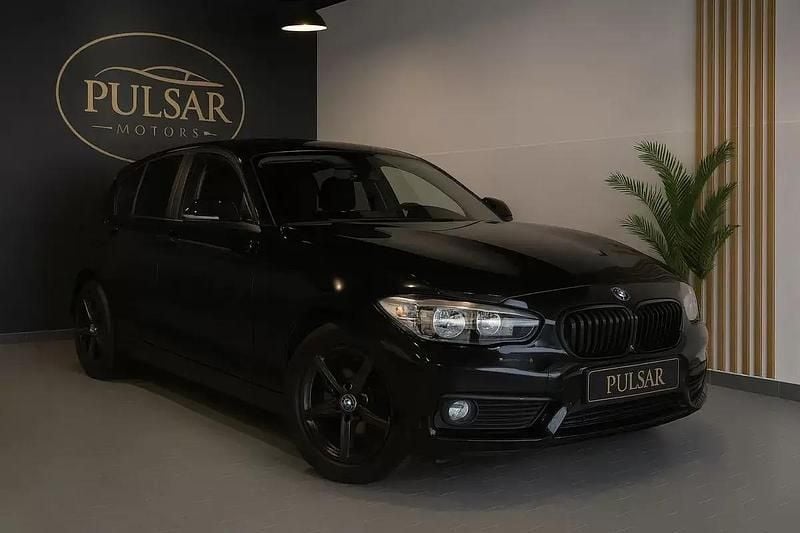 Preto Usado 2016 BMW 114 Sport Line Citadino | € 13.400 - Imagem 1/4