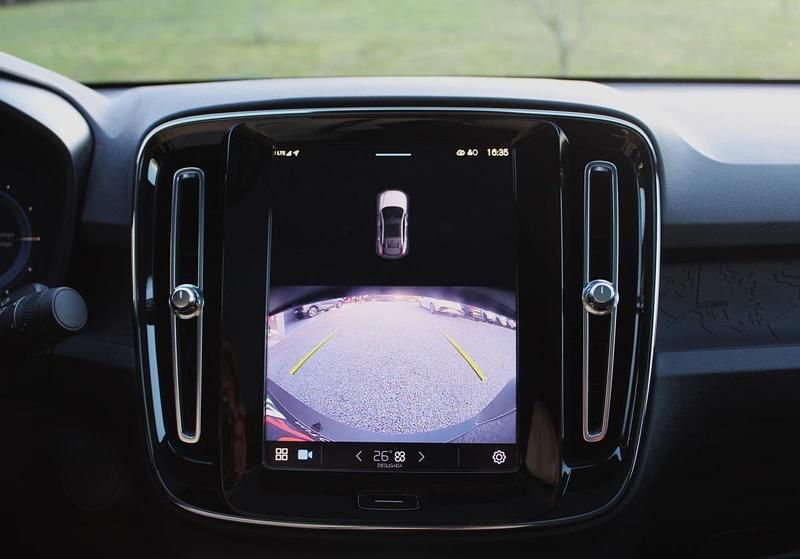 Usado Volvo C40 169 kW (231 HP) 2023 Preto SUV