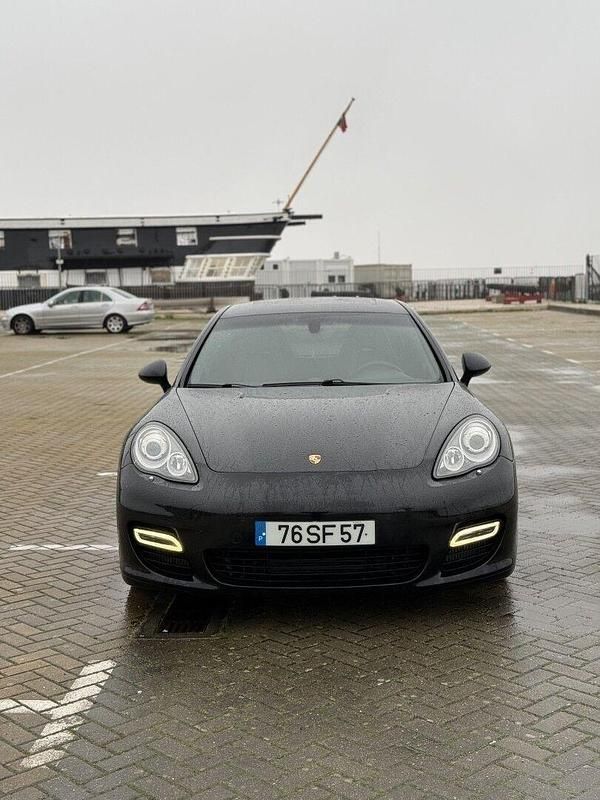 Usado Porsche Panamera Turbo 500 HP (367 kW) 2011 Preto Sedan