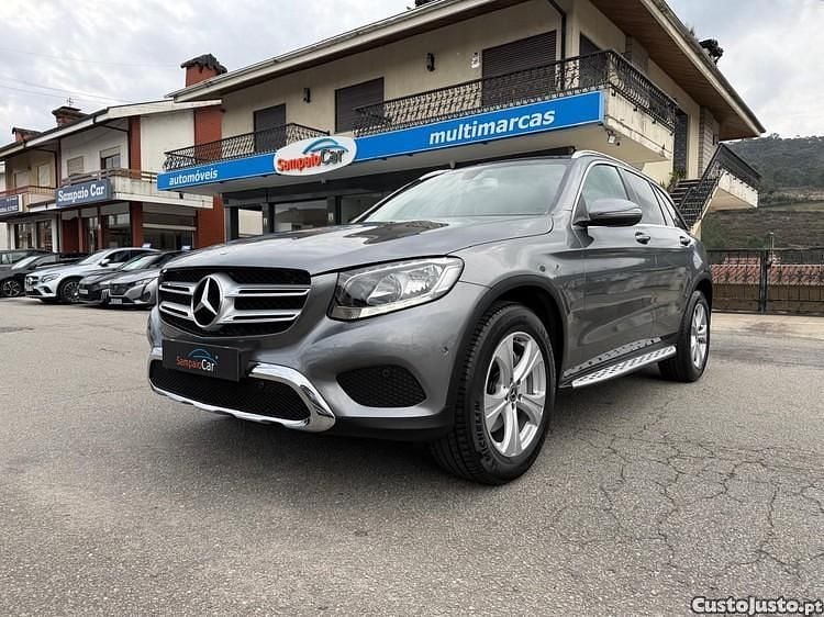 Usado Mercedes GLC250 Exclusive 204 HP (150 kW) 2017 Cinza SUV