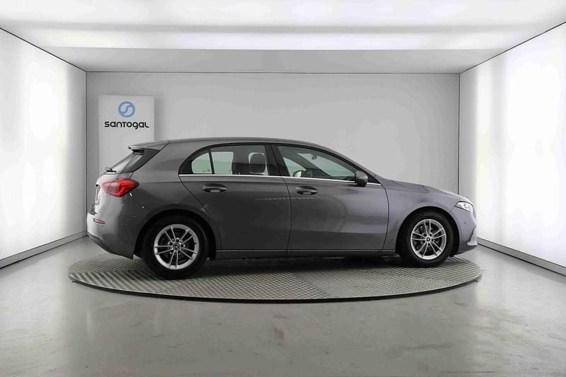 Usado Mercedes 180 116 HP (85 kW) 2019 Cinzento Sedan