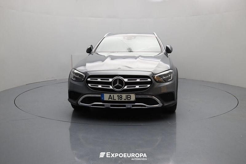 Cinza Usado 2021 Mercedes E220 Carrinha | € 44.990 (Caro) - Imagem 1/4
