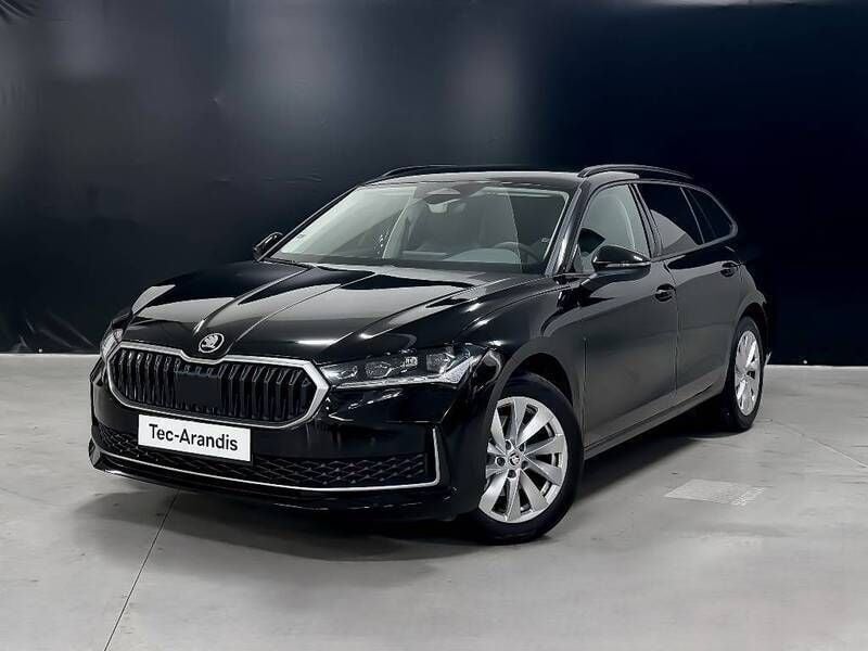 Preto Usado 2024 Skoda Superb | € 42.990 - Imagem 1/4