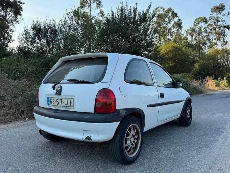 Usado Opel Corsa 60 HP (44 kW) 1997 Branco Citadino