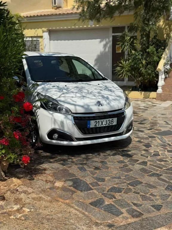 Branco Usado 2013 Peugeot 208 Citadino | € 14.990 - Imagem 1/4