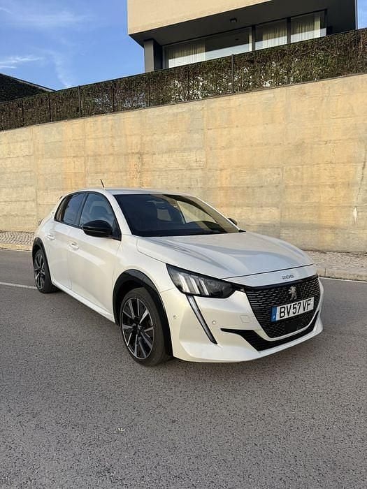 Usado 2021 Peugeot 208 GT Citadino | € 14.900 (Preço justo) - Imagem 1/4