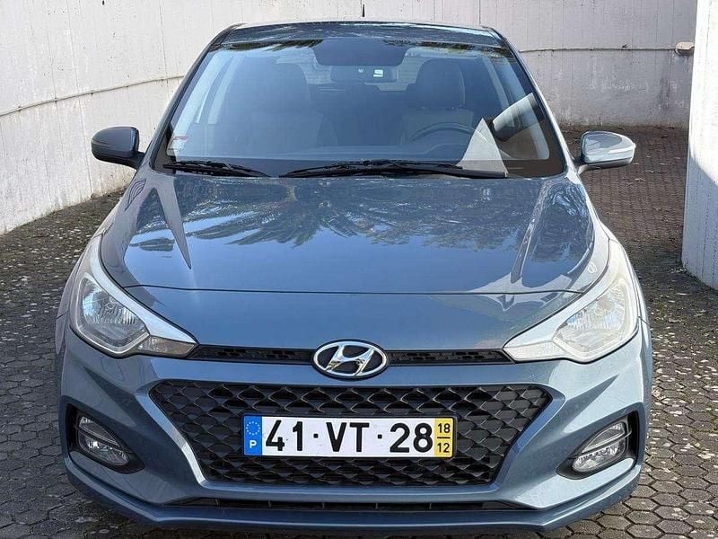 Usado Hyundai i20 Comfort 100 HP (73 kW) 2018 Azul
