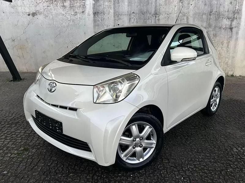 Usado Toyota iQ 68 HP (50 kW) 2011 Branco Citadino