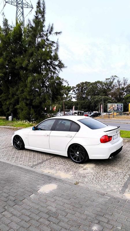 Branco Usado 2010 BMW 318 Sedan | € 13.299 (Caro) - Imagem 1/4
